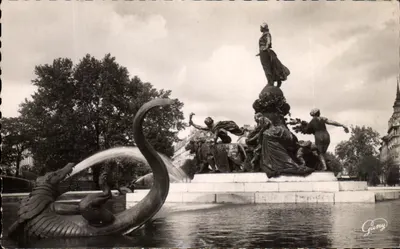 Place de la Nation — Fontaine de la Nation — Gungy