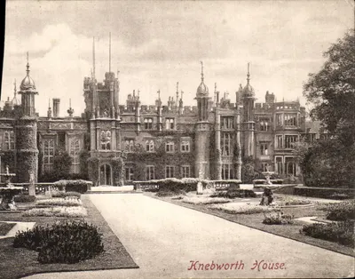Knebworth House — vue du château avec jardin et fontaines — éditeur Frith's Series
