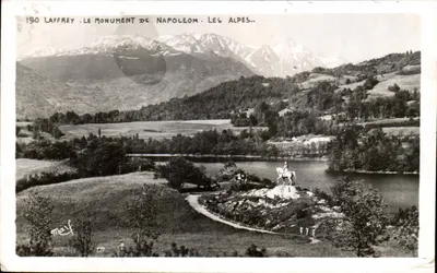 Laffrey. O Monumento de Napoleão. As Alpes.