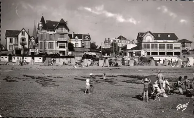 Saint-Pair-sur-Mer — A Praia e o Cassino — Edições Gaby