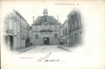 Vitry-le-François, o Hôtel-de-Ville — editor Gulbrier, número de série não visível
