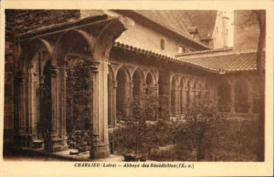 Charlieu (Loire) — Abadia dos Beneditinos (século IX)