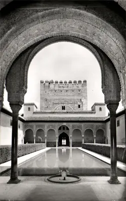 Alhambra — Pátio dos Arrayanes — editor A. ZERKOWI - 2, Barcelona
