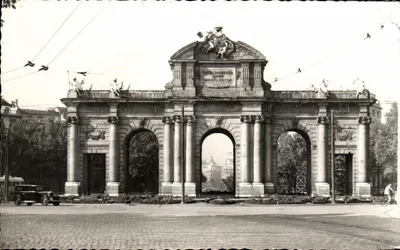 Porte d'Alcalá — Arc de triomphe commémorant le règne de Charles III — éditeur TARJETA POS