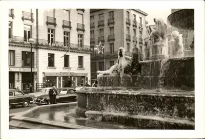Fonte da praça da República — Paris — número de série não visível