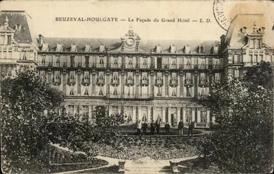 Beuzeval-Houlgate — A Fachada do Grand Hôtel — L. D.
