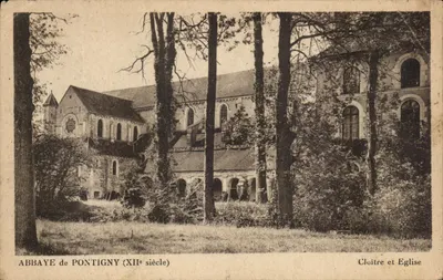 Abadia de Pontigny — Claustro e Igreja (século XII) — Cliché G. Basset, Auterbe