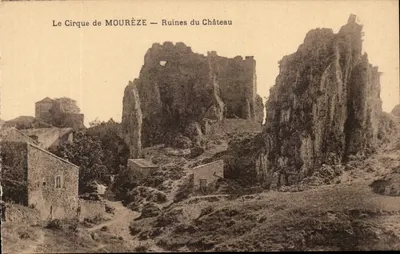 O Circo de MOURÈZE — Ruínas do Castelo