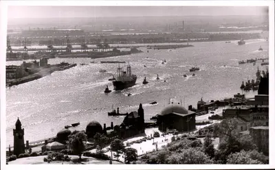 Port de Kiel — vue aérienne — éditeur inconnu, n° de série non visible