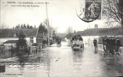 Troyes - Les inondations, 22 janvier 1910 — Rue des Tauxelles — P. Martinet, phot. Troyes