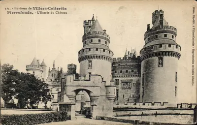 Pierrefonds - L'Entrée du Château — Risse, lith.édit. à Villiers-Cotterêts - Reproduction exclusive interdite