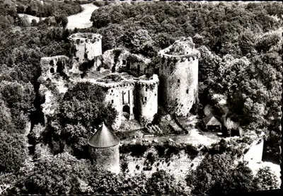 Tonquedec (C.-du-N.) — Ruínas do Castelo (século XIII) — Comber Maccon