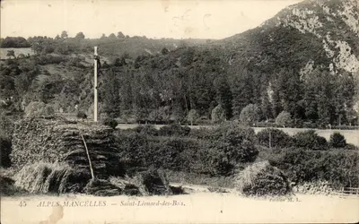 Saint-Léonard-des-Bois — Vista de campo com cruz e montanha — Édition M. L.