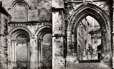 La Charité-sur-Loire — Igreja de Santa Cruz — Fachada original — Foto C. Mâcon, n° 000
