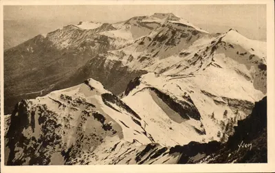 Roche Noire e Puy de Chavaroche — Ao redor de Salers (Cantal) — YVON