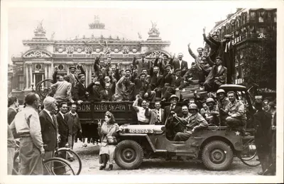 Jeep em honra — Praça da Ópera — Edições S.T.L. Paris