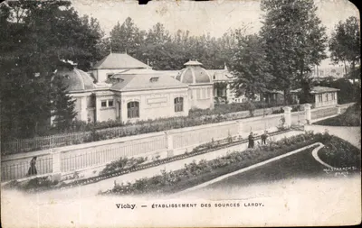 Vichy — Établissement des Sources Lardy — éditeur M.J. Staerck, Paris