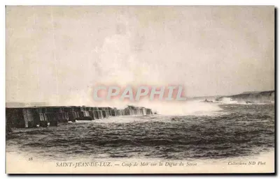 SAINT-JEAN-DE-LUZ — Uitzicht op een harde zeebeweging op de dijk van Secou — Collectie ND Phot