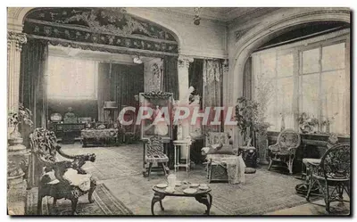 Interior de um salão ricamente decorado — editor não identificado