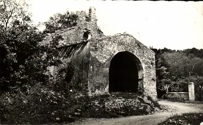 A Capela de São Clemente — La Garde-Freinet (Var) — Edições A.D.I.A.