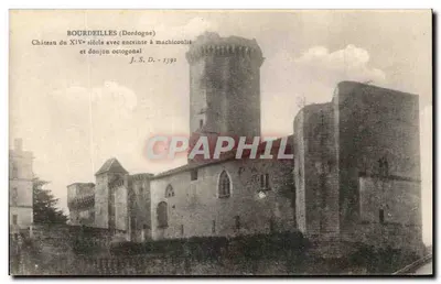 Bourdeilles (Dordogne) — Castelo do século XIV com muralha com machicoulis e torre octogonal — J. S. D. - 1391