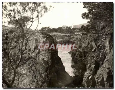 Agay (Var) — Visão do Farol e do Hotel da Baumette — Éditions Chaimen