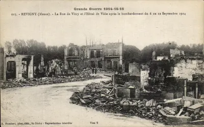 Revigny (Meuse) — Ruínas da Rue de Vitry e do Hotel de Ville após o bombardeio de 6 a 12 de setembro de 1914 — A. Humbert, fot.édit., St-Dizier