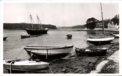 Bénodet à maré baixa — vista portuária com barcos — JOB