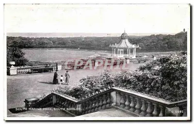 South Marine Park, South Shields — vista do parque com kiosco e passeio — G.5592