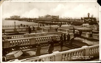 Aquarium Terraces and Palace Pier, Brighton — vue panoramique — éditeur non identifié, n° de série non visible