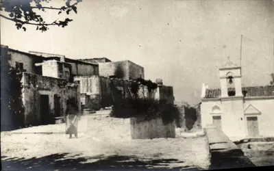 Vila com Igreja — visão de rua