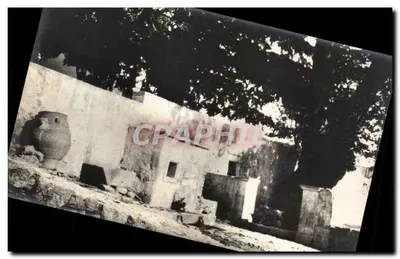 प्राचीन अंतर्द्वार सहित एम्फोरा — एडिटर अज्ञात
