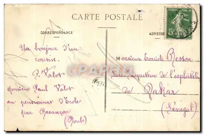 Pensionnat d'ÉCOLE — groupe d'élèves et enseignants devant un bâtiment en pierre — éditeur inconnu, n° de série non visible — Achterkant