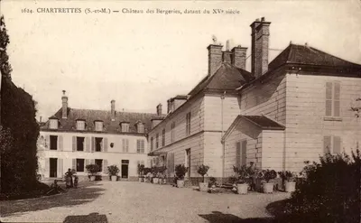Chartrettes (S.-et-M.) — Castelo das Bergeries, datando do século XV