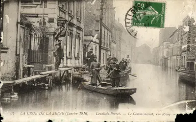 Bilhete postal antigo O Crue Da Seine Levallois Perret Janeiro 1910 O Comissariado rua Rivay