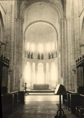 Fontgombault — A Igreja Abbatial, o Coro e o Santuário — Edição da Abadia de Fontgombault