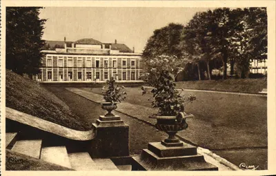 Le Cateau (Nord) — Jardim Público - O Palácio Fénélon — editor C. Magon