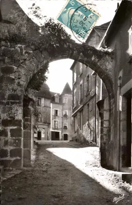 Porta da cidade — Treignac, Corrèze — Éditions Michel