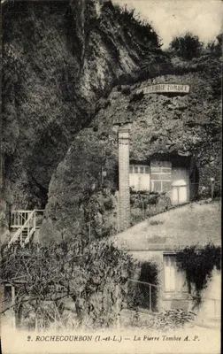 Rochecourbon (I.-et-L.) — A Pierre Tombée — A.P.