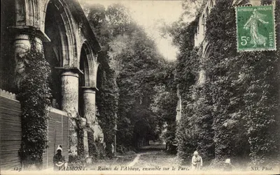 Valmont — Ruínas da Abadia, conjunto no Parc — ND. Fot.