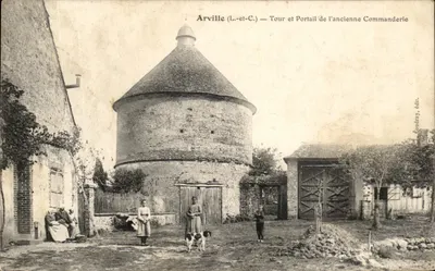 Arville (L.-et-C.) — Tour et Portail de l'ancienne Commanderie — Éditeur Coudray