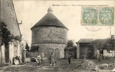 Arville (L.-et-C.) — Tour et Portail de l'ancienne Commanderie — Londray, édit.
