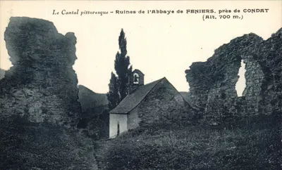 Ruínas da Abadia de Feniers — Cantal pitoresco — perto de Condat (Alt. 700 m.)