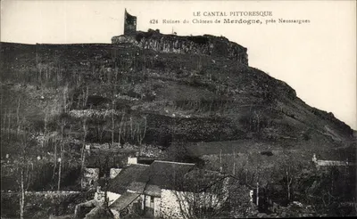 Ruínas do Castelo de Merdogne, perto de Neussargues — Le Cantal pittoresque — série 424