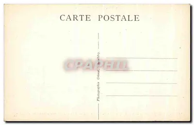 Chambéry — A Rue de Boigne - Os Porticulados - No fundo, o Castelo dos Duques da Sabóia (século XI) — Verso