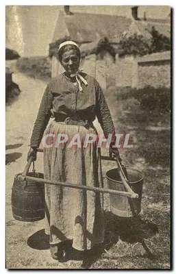 Mulher carregando dois baldes — Em Beauce — Editor CECODI, n°413