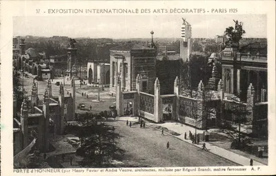 Porte d'Honneur — Exposition Internationale des Arts Décoratifs, Paris 1925 — éditeur A. P.