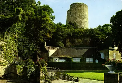 Ogród zamku — pod zburzonym dawnym wieżowcem (XI wiek) — Wydawnictwo Valoître, nr F.14.003