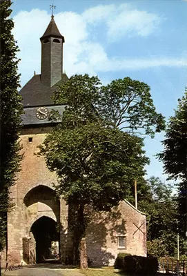 Drzwi zamkowe w Château-Renaud — XVe wiek — Wydawnictwo Valoire