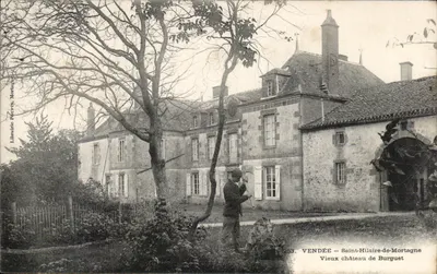 Saint-Hilaire-de-Mortagne — Velho castelo de Burguet — Livraria Pétrey, Mortagne
